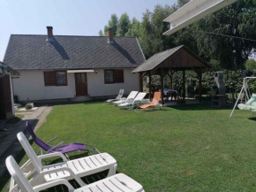 Holiday Home in Balatonmariafürdo 19233, Balatonkeresztur